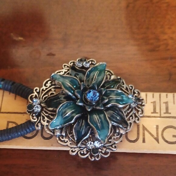 Vintage Blue Flower Necklace with Matching Earrings - Picture 5 of 6